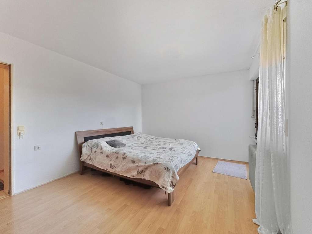 Immobilie in Bergatreute - 4,5-Zimmer-Wohnung mit 2 sonnigen Balkonen & Einzelgarage - Bild 2