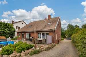 Top-Saniertes Einfamilienhaus mit vermieteter Einliegerwohnung – Uelzen (Kreis) – Vorschaubild 1