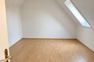 Geräumige 4 Zimmer-Wohnung mit Balkon – 65207 Igstadt, Wiesbaden – Vorschaubild 3