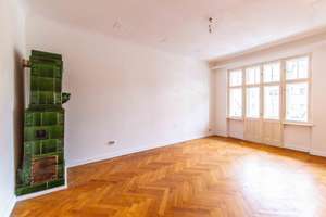 Helle 4-Zimmer Altbauwohnung mit viel Potenzial