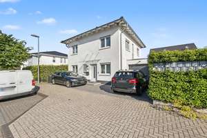 Stilvolle Stadtvilla in begehrter Wohnlage von Troisdorf-Sieglar – Die vollständige Adresse der Immobilie erhältst du vom Anbieter., 53842 Troisdorf – Vorschaubild 2