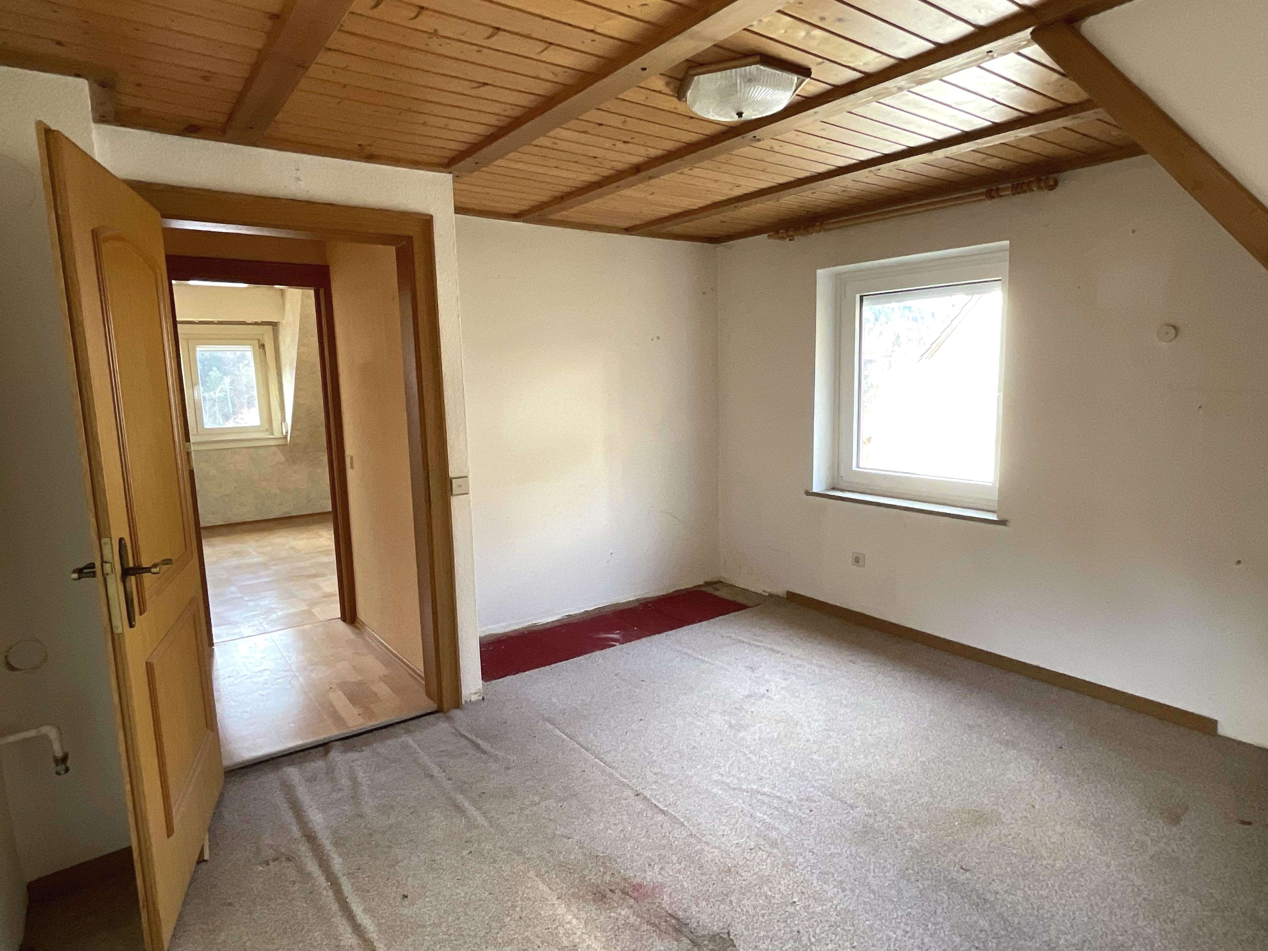 Immobilie in Triberg im Schwarzwald - Raum für Ideen und neue Perspektiven – Sanierungsbedürftiges Einfamilienhaus in Triberg! - Bild 2