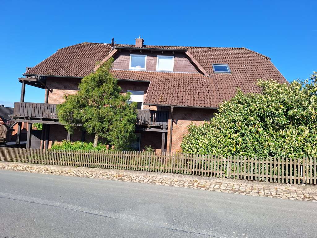 Immobilie in Rinteln - Viel Platz für Ihre Pläne in diesem Mehrfamilienhaus in Rinteln Ortsteil - Bild 2