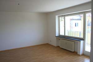 SONNIGE TOLL GESCHNITTENE 2-ZIMMER -WOHNUNG MIT GROßER KÜCHE UND SÜDBALKON – Dachauer Strasse 235, 80637 Dom Pedro, München – Vorschaubild 2