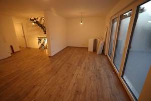Erstbezug Geräumiges 5-Zimmer-Reihenhaus mit Garten, EBK, CarPort – Lohhofer Straße 10, 90453 Krottenbach, Mühlhof, Nürnberg – Vorschaubild 3