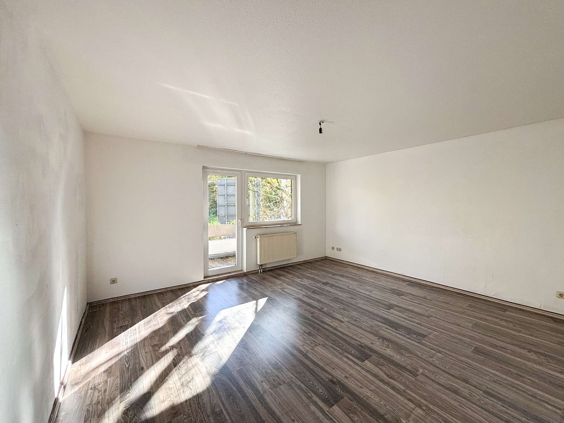 Immobilie in Mittelhof - Renovierungsbedürftige Eigentumswohnung mit zwei Balkonen und Stellplatz in zentraler Lage! - Bild 2