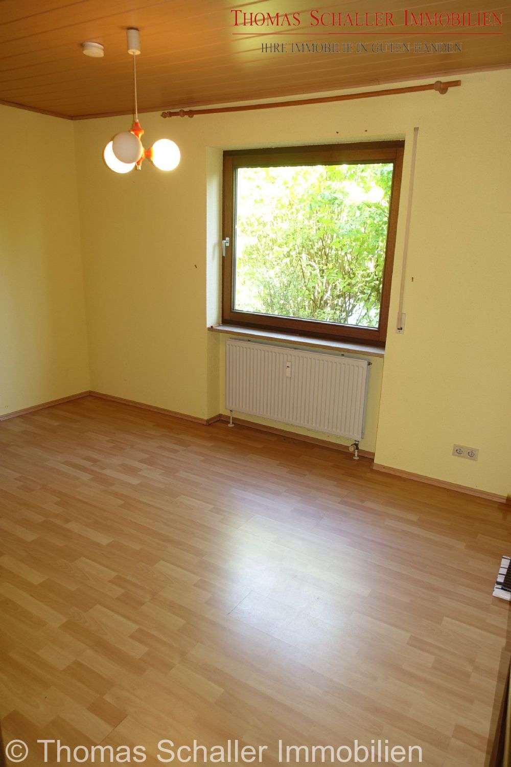 Immobilie in Velburg - Ein-/ Zweifamilienhaus in Hanglage mit Garage, Terrasse, Balkon, Loggia, EBK in Velburg bei Neumarkt - Bild 5