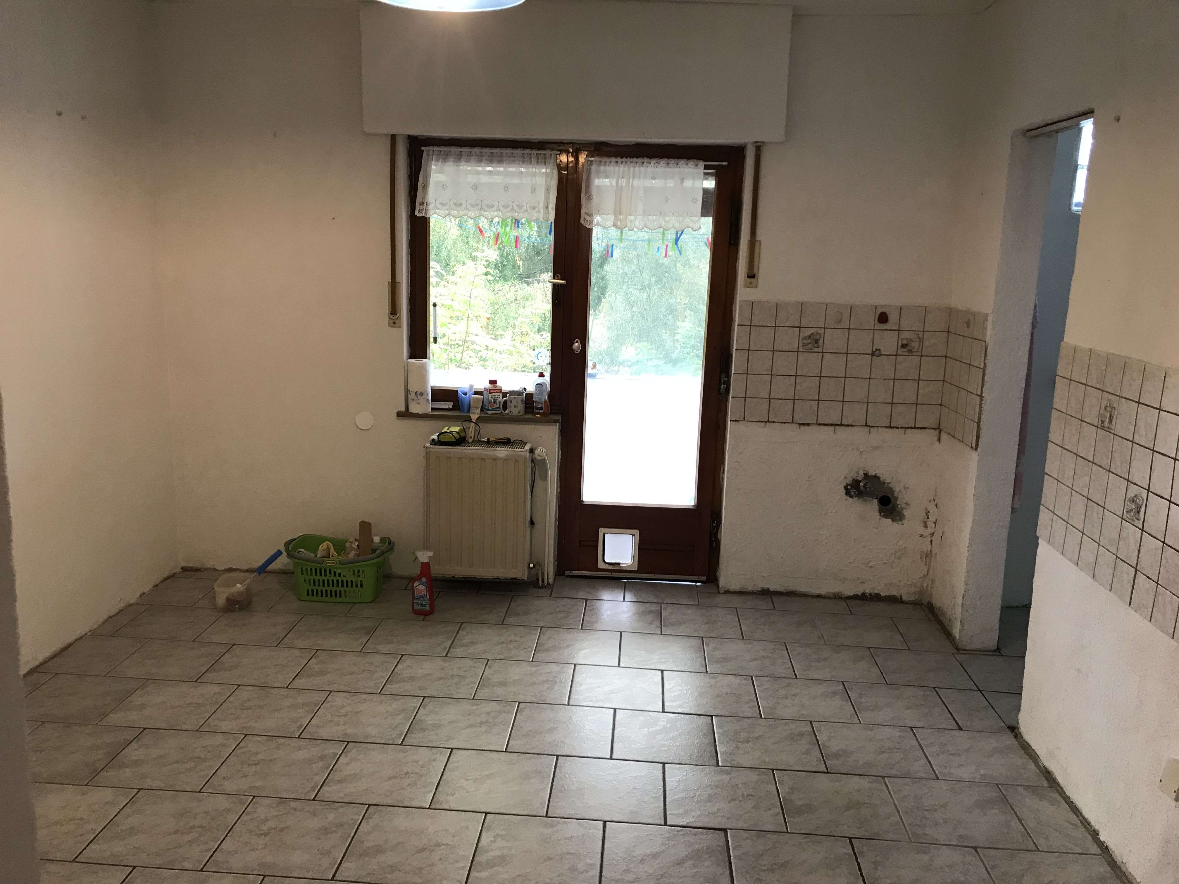 Immobilie in Linz am Rhein - KLEINES EINFAMILIENHAUS MIT GROẞEM GRUNDSTÜCK UND BACHLAUF - Bild 2