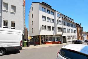 Vermietete 4 Zimmer Dachgeschosswohnung in gefragter Lage von Stuttgart - Zuffenhausen