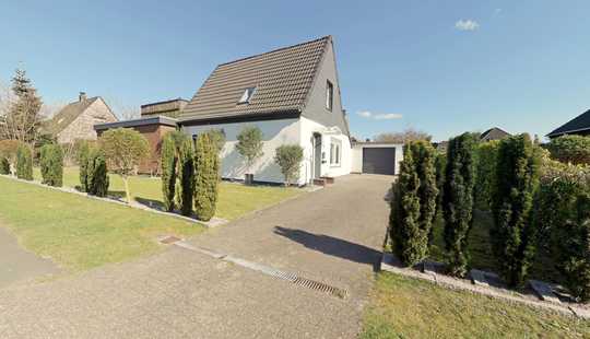 Bild von Schönes, teilsaniertes Einfamilienhaus mit Garten und Dachterrasse in toller Lage von Oldenburg zu v