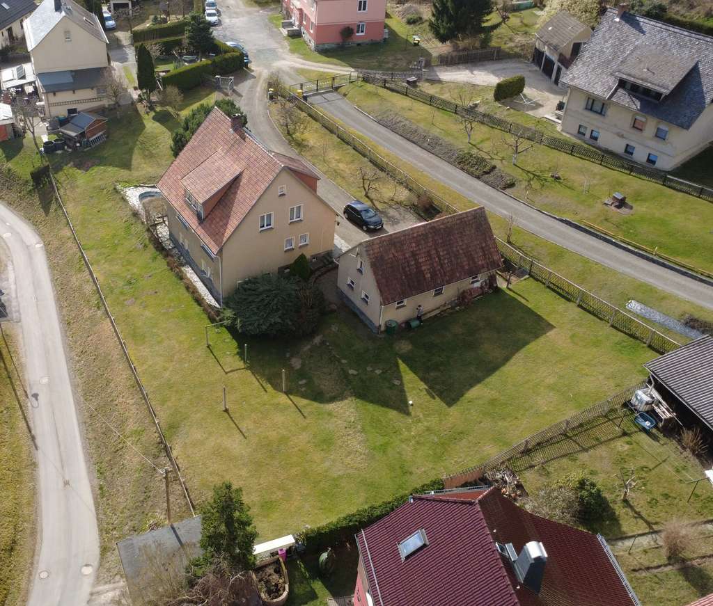 Immobilie in Berga/Elster - Großzügiges Haus mit Terrasse, Garten sowie Keller & Ausbaureserve in Berga-Wünschendorf - Bild 3