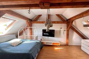 Sanierte teilmöblierte Maisonette-Wohnung mit 3 Zimmern, Garten und Stellplatz inklusive