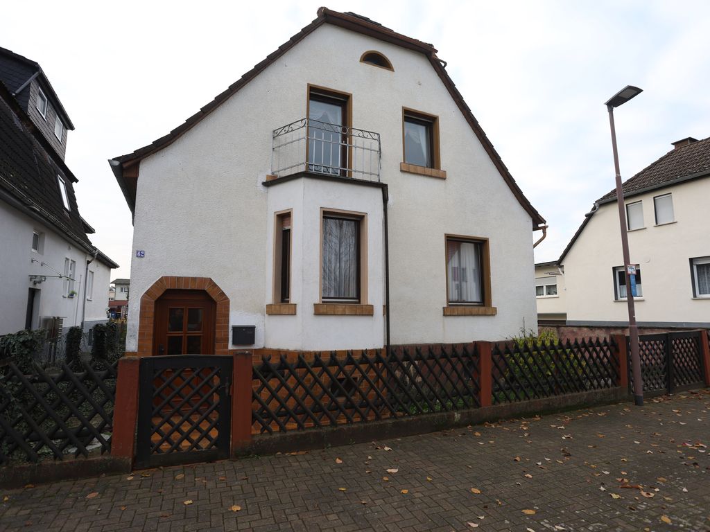 Freistehendes Einfamilienhaus mit großem Grundstück in FlorstadtStammheim