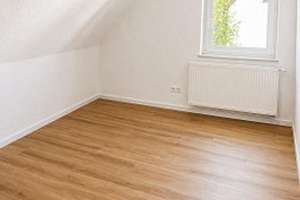 Erstbezug nach Sanierung: schöne 3-Zimmer-Dachgeschosswohnung in Stuttgart Stammheim – Bläulingweg 14, 70439 Stammheim-Mitte, Stuttgart – Vorschaubild 3