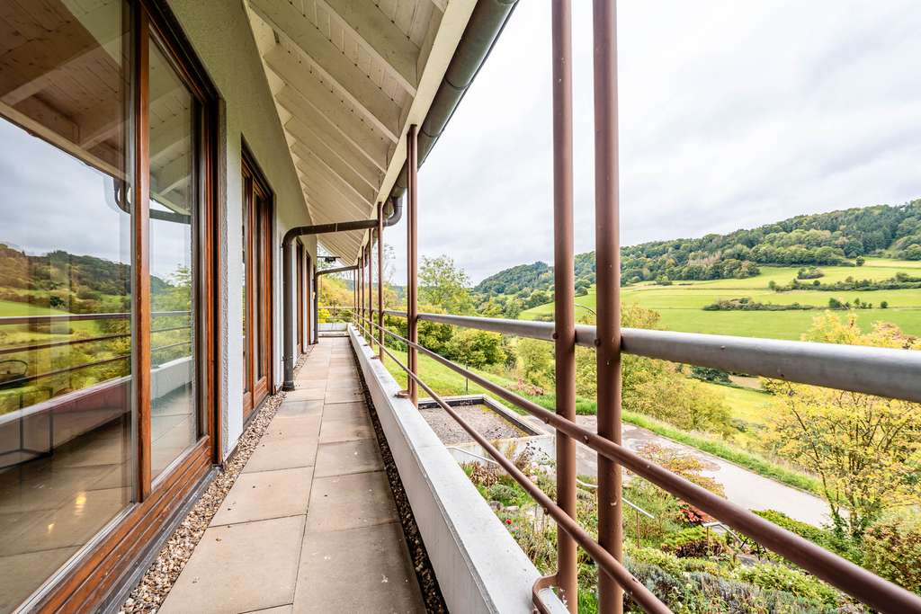 Immobilie in Mulfingen - MEHRWERT – Einfamilienhaus mit Einliegerwohnung, Platz und Weitblick in Mulfingen-Buchenbach - Bild 3