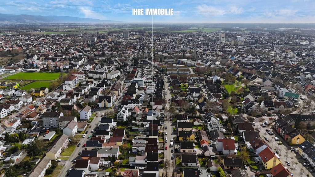 Immobilie in Viernheim - Mehrgenerationenwohnen oder Wohnen & Arbeiten! Vielseitiges Anwesen mit Garten& 2 Balkonen! - Bild 0