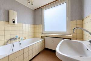 Großzügige 3 Raum Wohnung mit optimaler Raumaufteilung und Sonnenterrasse in begehrter Wohnlage – 40547 Lörick, Düsseldorf – Vorschaubild 11
