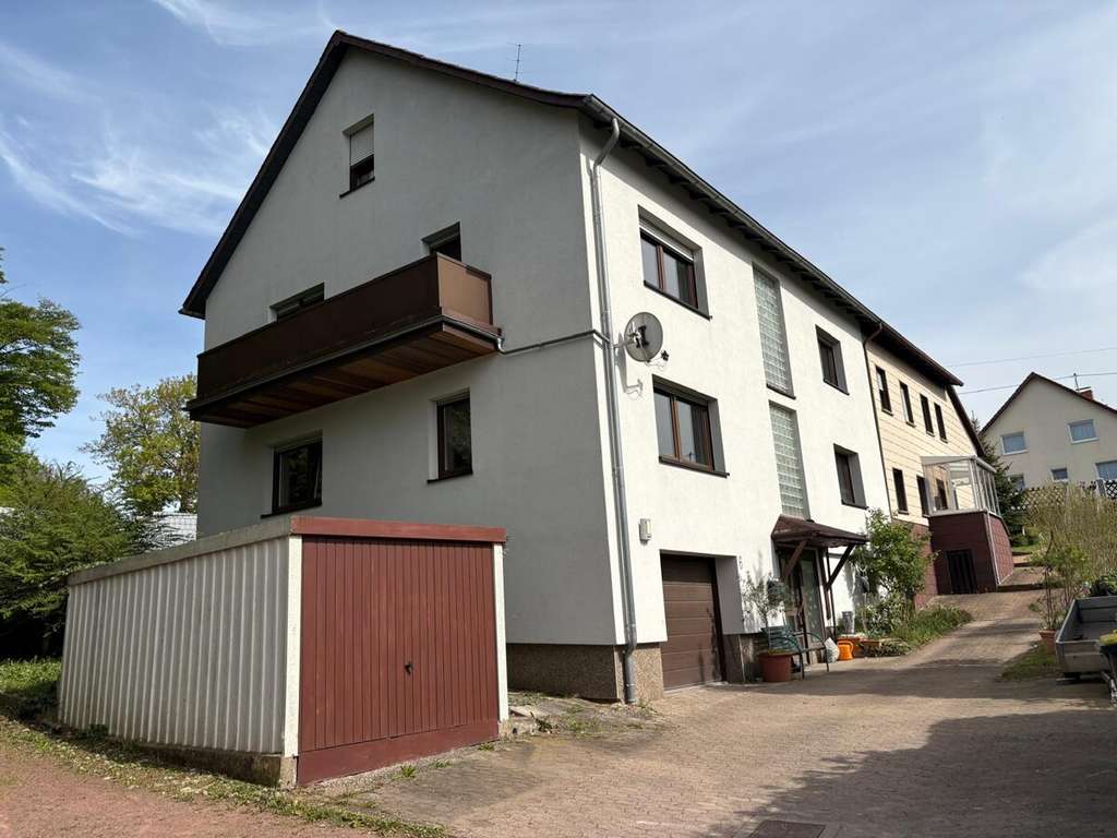 Immobilie in Püttlingen - Großes 2-3 Familienhaus mit Garten und Garagen in ruhiger Lage von Püttlingen - Köllerbach - Bild 1
