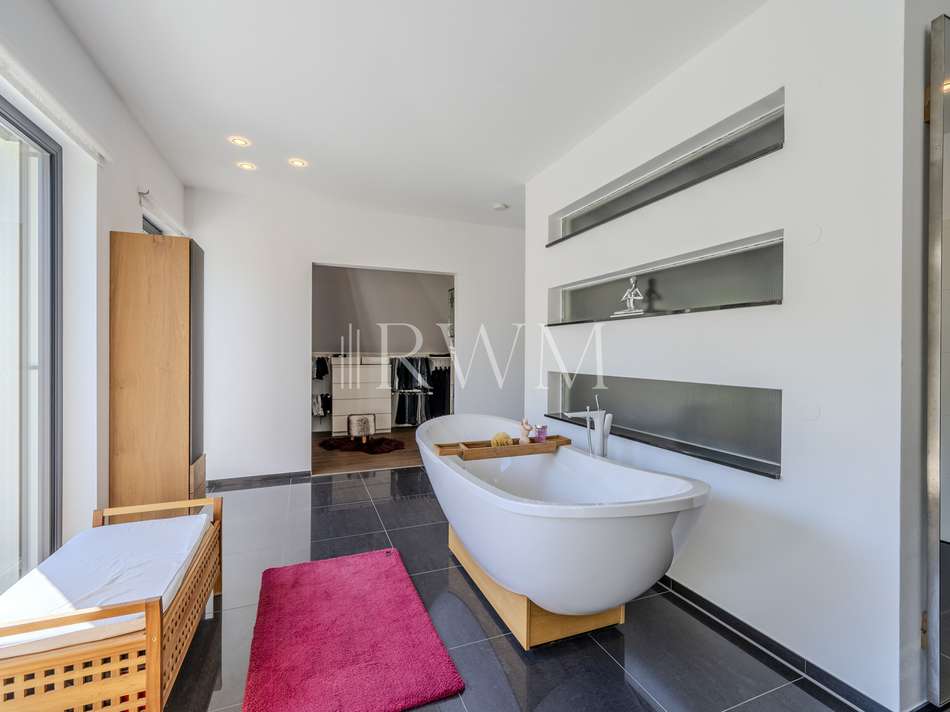 Großes Badezimmer OG