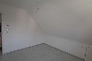 Modernisierte 3-Zimmer-Dachgeschosswohnung mit Fußbodenheizung und Gas-Wärmepumpe in Holzgerlingen – Kernerstraße 11, 71088 Holzgerlingen – Vorschaubild 6