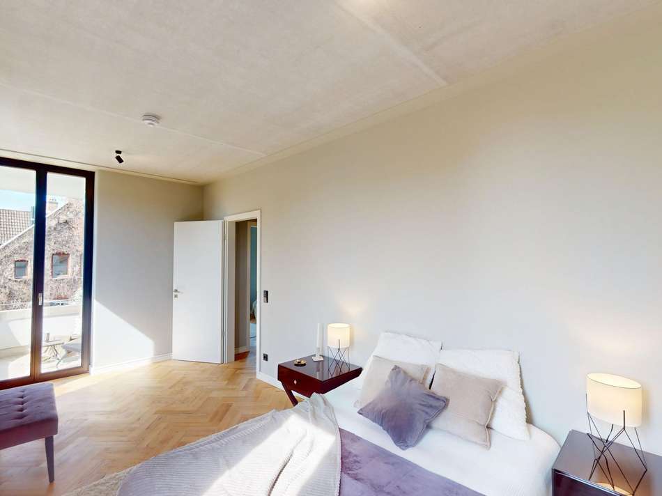 SCHLAFZIMMER MIT BALKON.jpg