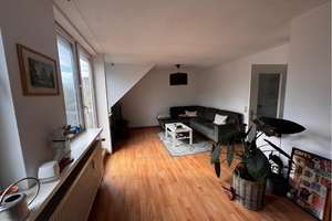 Charmante 2-Zimmer-Dachgeschosswohnung in ruhiger Lage mit Balkon mit Blick auf den Eichtalpark   – Walther-Mahlau-Stieg 3, 22041 Wandsbek (Ortsteil), Hamburg – Vorschaubild 3
