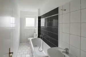 Einziehen & Ausblick genießen – Renovierte 2-Zimmer-Wohnung mit Fernsicht auf Erbbaugrund – Lübeck – Vorschaubild 7