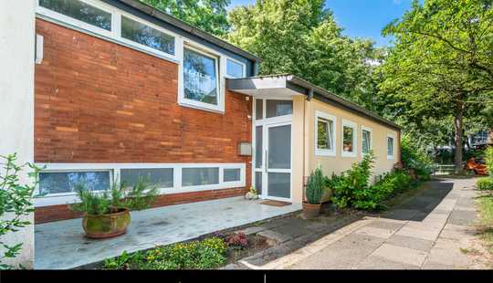 Bild von Ihr charmantes Haus mit Garten-Idyll