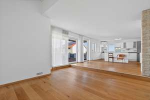 Großzügiges Wohnhaus mit Potenzial – vielseitig nutzbar als Ein- bis Dreifamilienhaus in Neuthard – Die vollständige Adresse der Immobilie erhältst du vom Anbieter., 76689 Karlsdorf-Neuthard – Vorschaubild 2