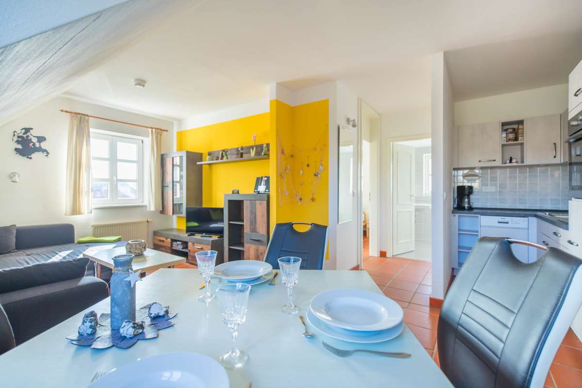 Immobilie in Dranske - Nur ca. 400m bis zur Ostsee! Gemütliche Dachgeschosswohnung mit PKW-Stellplatz in Dranske-Bakenberg - Bild 0