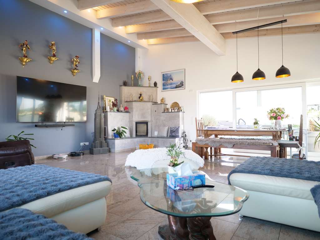 Immobilie in Ober-Olm - Unternehmer-Villa mit Weitblick und vielseitigen Nutzungsmöglichkeiten – Toplage direkt vor Mainz - Bild 1