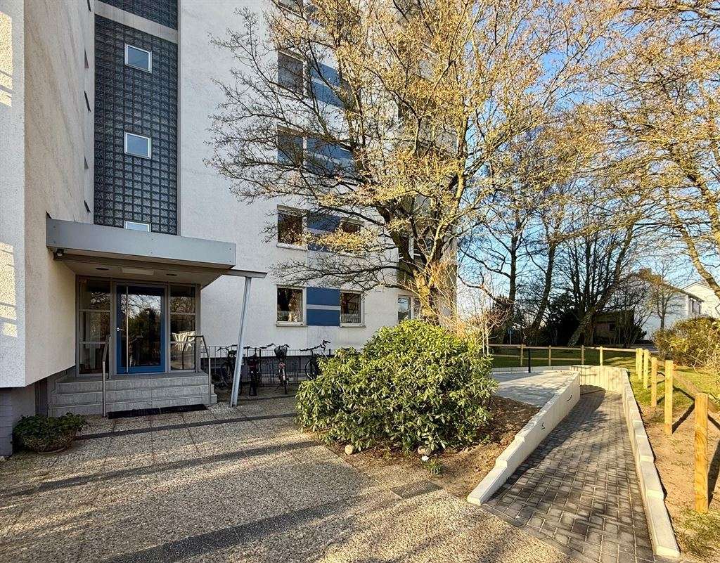 Immobilie in Heikendorf - Strandnahe und bezugsfreie 5-Raum-Whg. mit 2 Balkonen u. Sauna // Roesoll, Heikendorf - Bild 2