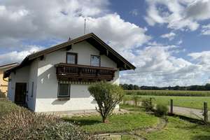 Älteres Einfamilienhaus in einer ruhigen Ortsrandlage


  – Die vollständige Adresse der Immobilie erhältst du vom Anbieter., 83549 Eiselfing – Vorschaubild 4