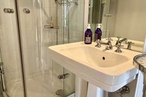 Möbliertes exklusives 1-Zimmer-Apartment in Unterbilk. All-inclusive Miete, sofort beziehbar – Die vollständige Adresse der Immobilie erhältst du vom Anbieter., 40219 Unterbilk, Düsseldorf – Vorschaubild 16