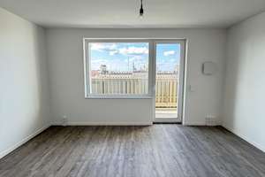 Lichtdurchflutete 2,5-Zimmer-Wohnung im Erstbezug: Einbauküche und Balkon