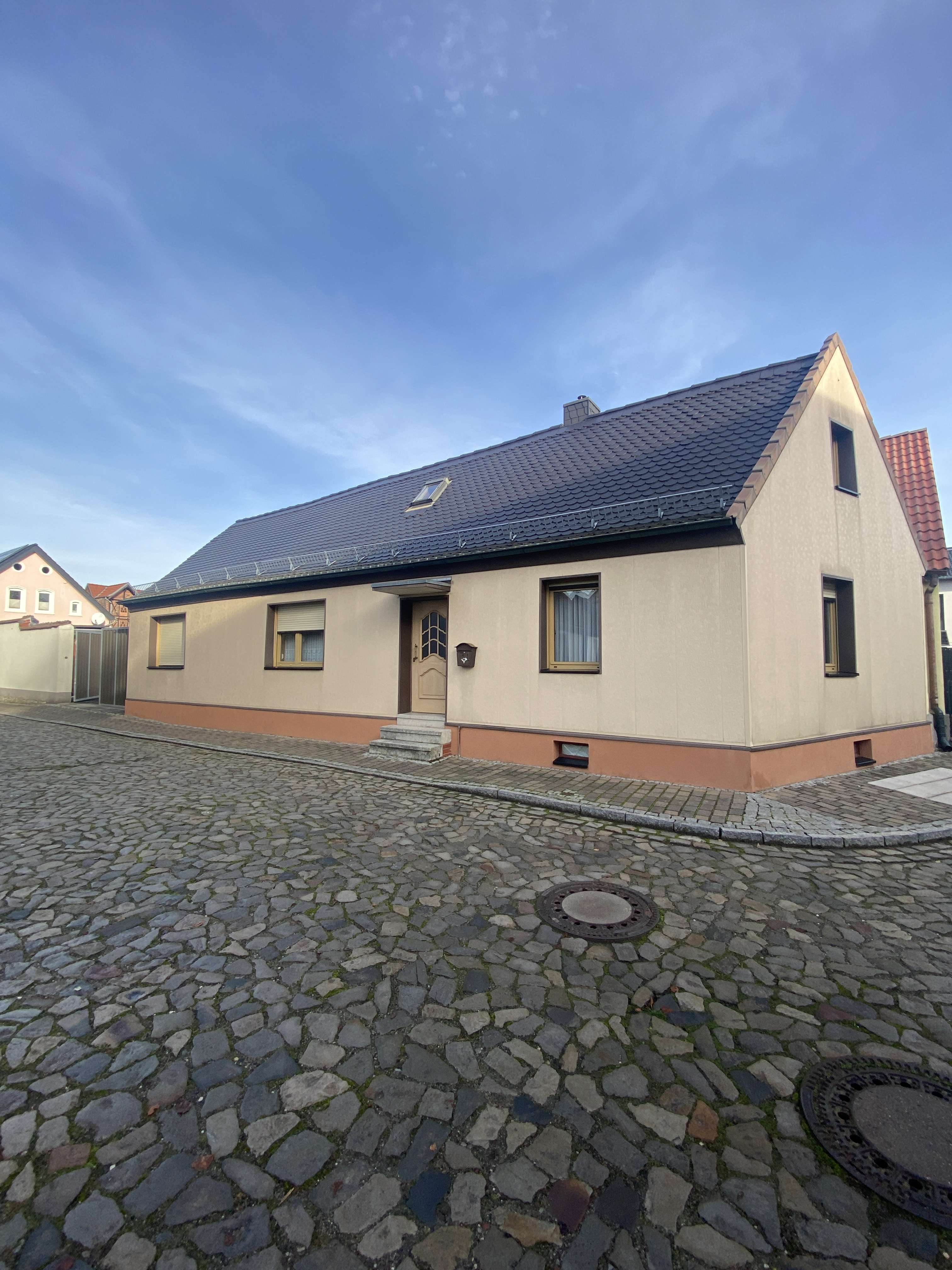 Im Ortskern von Biederitz: Wohnhaus mit viel Nebengelass, Jerichower Land Kreis – Bild 1