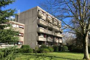 Kapitalanlage: Vermietete Maisonette-Wohnung  mit zwei Balkonen & Tiefgaragenstellplatz in Krefeld