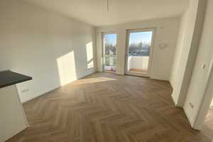 Lichtdurchflutete  2 Zimmer mit EBK und Balkon - Willkommen in Pankow! – Vesaliusstraße 4a, 13187 Berlin – Vorschaubild 2