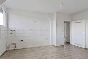 *1 NKM FREI* Gemütliche 2-Zimmer-Dachgeschosswohnung mit großer Küche und Wannenbad – Degenstraße 13, 42651 Solingen-Mitte, Solingen – Vorschaubild 8