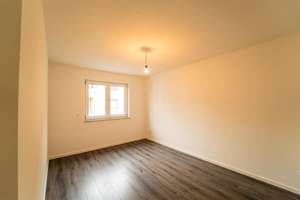 Familienfreundliche 4-Zimmer-Wohnung mit Balkon, Gäste-WC und Gartennutzung im KfW-70-Haus