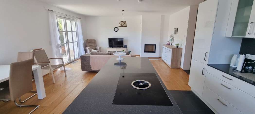 Immobilie in Bad Wiessee - Barrierearme Gartenwohnung am Tegernsee mit Kamin in Top-Zustand – sofort bezugsbereit! - Bild 0