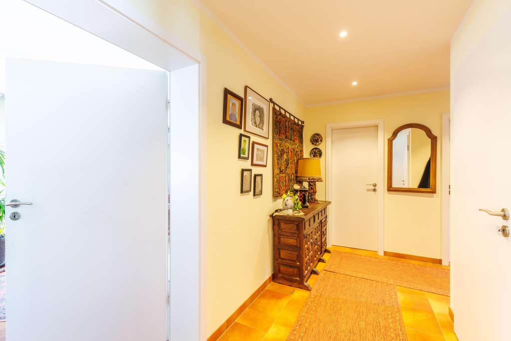 Immobilie in Sulzburg - Exklusive Gelegenheit: Modernes Einfamilienhaus in Sulzburg! - Bild 3