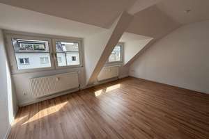 Zentral gelegen: Gemütliche und helle Dachgeschosswohnung