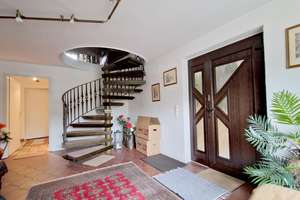 Zuhause mit Charakter, Kamin & Sauna – großzügiges Familienhaus mit Garten und Doppelgarage – Die vollständige Adresse der Immobilie erhältst du vom Anbieter., 45470 Menden-Holthausen, Mülheim an der Ruhr – Vorschaubild 2