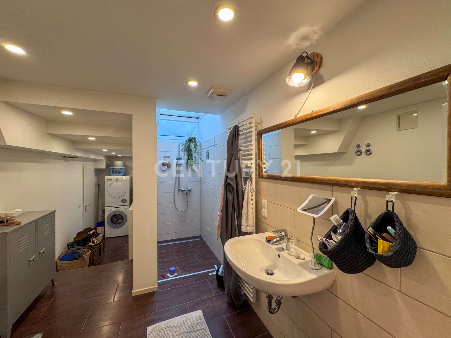 Immobilie in Weitramsdorf - Attraktive Kapitalanlage mit 4 Wohneinheiten und Entwicklungspotenzial in Tambach bei Coburg - Bild 4