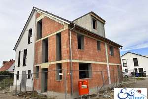 ROHBAU MIT DACH: Großzügige, moderne Doppelhaushälfte zum Fertigstellen – Die vollständige Adresse der Immobilie erhältst du vom Anbieter., 64589 Stockstadt am Rhein – Vorschaubild 1