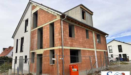 Bild von ROHBAU MIT DACH: Großzügige, moderne Doppelhaushälfte zum Fertigstellen