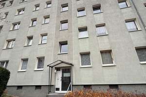 Gemütliche neu renovierte 3-Zimmer mit Balkon, Laminat und Wannenbad in ruhiger Lage! – Humboldtstraße 18, 9130 Sonnenberg, Chemnitz – Vorschaubild 1