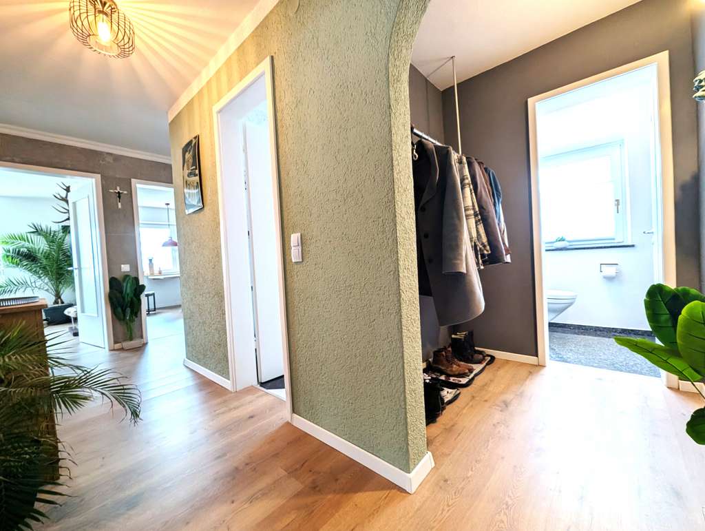 Immobilie in Dietenheim - sonnige 3,5 Zimmer inkl. Balkon*1 Garage + 2 PKW-Stellplätze bezugsfrei! - Bild 1