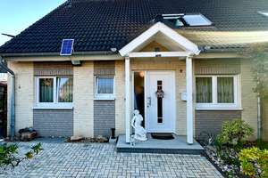 Exklusives Reiheineckhaus in ruhiger Lage